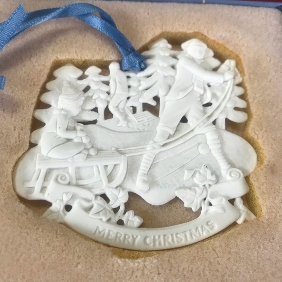 Wedgwood Christmas ornament - Picture 2 of 4